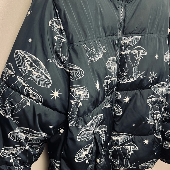Mushroom Print Puffer Jacket · Black · Forever 21 · Men’s Size M - Picture 4 of 16